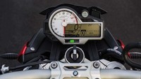 Saat dikendarai jarak jauh, motor diklaim lebih nyaman dengan setang yang bebas getaran.
