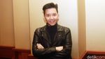 Rangga SM*SH dan Derby Romero Bergaya dengan Biker Jacket