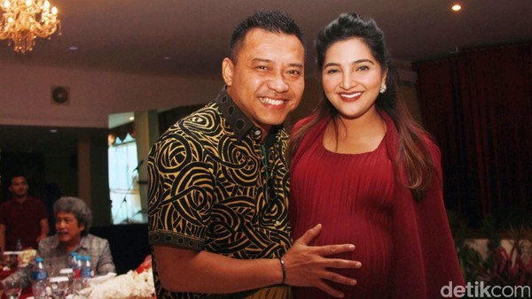 Hamil Tua, Ashanty Tetap Dampingi Anang Hermansyah