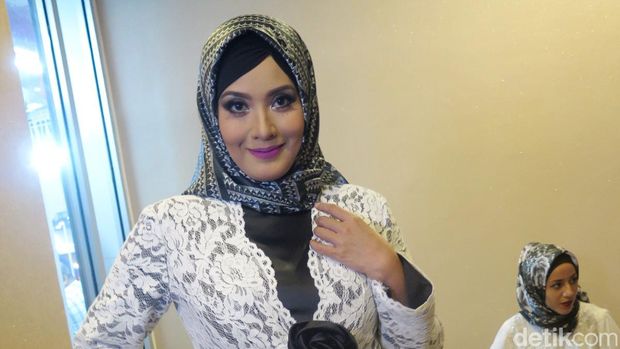 Pernikahan Asty Ananta Tak Direstui, Ada Apa dengan Komika Uus?