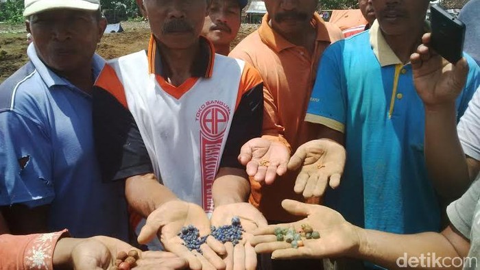 Warga Banyuwangi Berburu Harta Karun Benda Pra Sejarah
