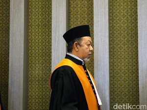 In Memoriam Hakim Agung Abdurrahman, dari IKEA hingga Onitsuka