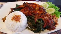 Yuk, Maakn Siang dengan Ayam Bakar Gurih Enak Di Sini!