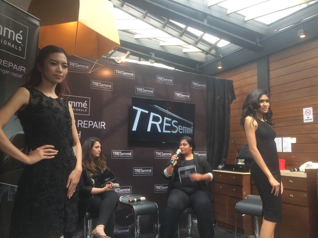Nama TRESemmé berasal dari penciptanya, yaitu Edna Emmé seorang ahli penata rambut, Nama ini juga dimaksudkan agar terdengar seperti frase Perancis tiga tujuan yang artinya sangat dicintai. Foto: Rahmi Anjani