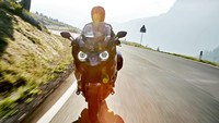 Dengan fitur tersebut, memarkir motor yang besar ini lebih mudah.
