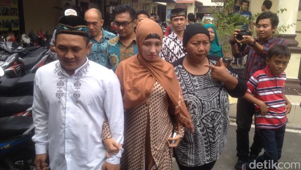 Sudah Sebar Undangan, Tersangka Ini Nikahi Kekasihnya di Mapolrestabes Medan
