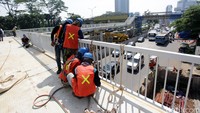 JPO yang baru ini untuk mengantikan JPO lama yang setengahnya akan dibongkar karena terkena pembangunan MRT.
