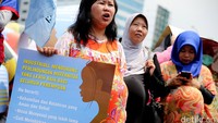 Aksi tersebut berjalan tertib dan tidak menimbulkan kemacetan. Pendemo membubarkan diri setelah selesai menyampaikan aspirasi di depan gedung parlemen.