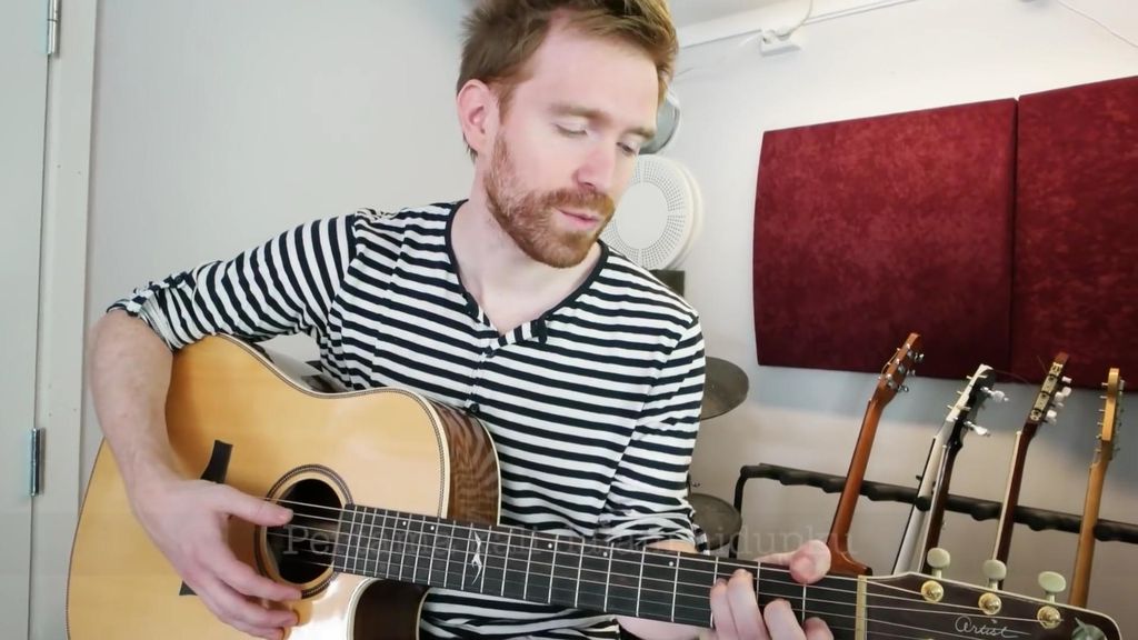 Foto: WN Norwegia bernama Audun menyanyikan lagu 'Nasi Padang (Istimewa/Youtube)