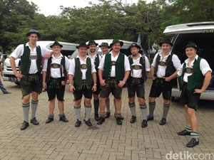 Dari Bavaria Menyebarkan Kedamaian Lewat Goasslschnalzen dan Rhoenrad