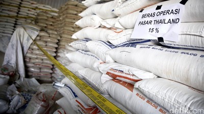 Bareskrim Polri Gerebek Gudang Beras Oplosan