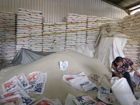 Foto: Bareskrim bongkar penyalahgunaan beras cadangan (Idham Kholid/detikcom)