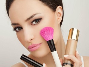 Ini Persiapan Makeup Artist Saat Mendandani Selebriti di Grammy Awards