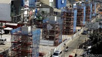 Pemasangan box girder atau gelagar di sepanjang Jalan Fatmawati hingga Lebak Bulus ditargetkan selesai pada pertengahan tahun 2017 mendatang.