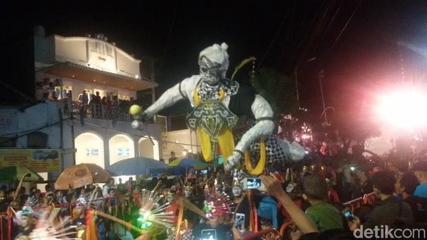 Ribuan Warga Tonton Karnaval Wayang Peringati HUT Kota Yogyakarta Ke-260