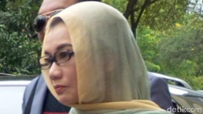 Putus, Luapan Emosi Reza Artamevia Ditipu Gatot Brajamusti