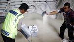 Bareskrim Polri Gerebek Gudang Beras Oplosan