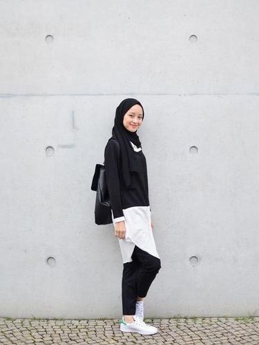 Foto Gaya  Hijab Simple Anak  Kuliah ala  Hijabers Cantik 