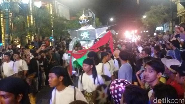 Ribuan Warga Tonton Karnaval Wayang Peringati HUT Kota Yogyakarta Ke-260