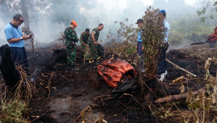Angin Kencang, Heli Terpaksa Lepas Kantong Air Raksasa saat Water Bombing