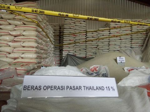 Foto: Bareskrim bongkar penyalahgunaan beras cadangan (Idham Kholid/detikcom)