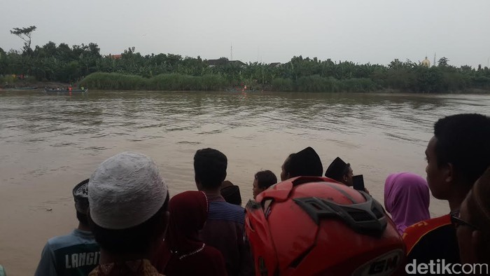 Perahu Tenggelam di Rawa Anggrahan Majalengka, 9 Orang Tewas