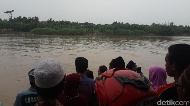 Perahu Tenggelam di Bengawan Solo, Ini Identitas 7 Santri Langitan yang Belum Diketemukan