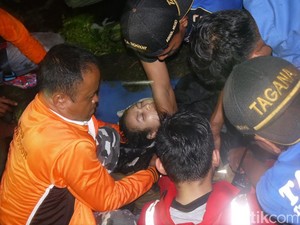 Cekcok dengan Pacar, Gadis Muda Lompat ke Sungai Ciliwung