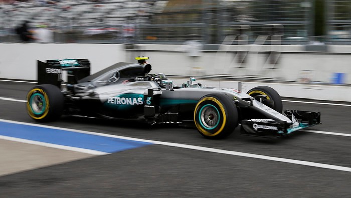 Rosberg Raih Pole berkat Keunggulan Tipis atas Hamilton
