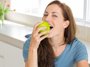 Hendak Makan Buah, Baiknya Sebelum atau Sesudah Makan Berat?