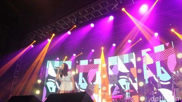 Raisa Handmade Tour 2016 Sukses Bikin <i>Baper</i> Mojang Bandung