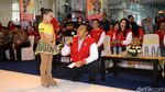 Imam Nahrawi Pimpin Upacara Pengibaran Bendera Merah Putih Raksasa