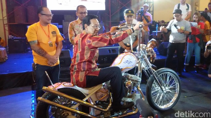 Tunggangi Kebo Bule Sultan HB X Ingin Kustomfest Yogya Mendunia