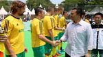 Imam Nahrawi Pimpin Upacara Pengibaran Bendera Merah Putih Raksasa