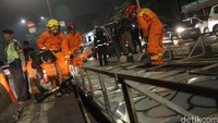 Pembongkaran ini melibatkan pihak Wali Kota Jakarta Selatan, Dishub DKI, BPTSP, Dinas Penataan Kota, Dinas Pelayanan Pajak, Satpol PP dan Kepolisian.