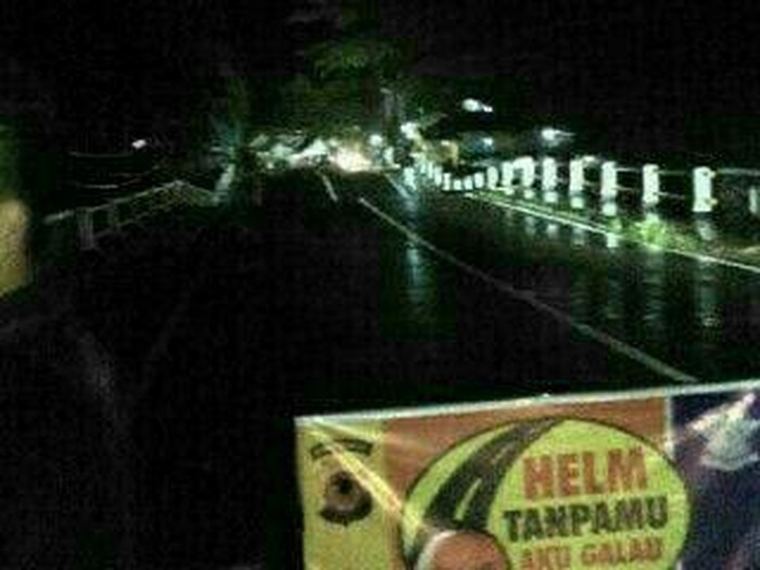 Longsor dan Banjir Melanda Sejumlah Desa di Banjar, Jalan Ambles