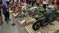 Seperti diketahui, Kustomfest merupakan ajang modifikasi kendaraan yang diikuti para modifikator dari mancanegara, seperti Indonesia, Malaysia, Thailand, Jepang, Australia, hingga Amerika Serikat dan Jerman. Kualitas hasil modifikasi para pemenang setiap kelas HMC dinilai layak dihadirkan sejajar dengan para peserta di gelaran Kustomfest 2016 tanpa melalui tahap seleksi scrutineering.