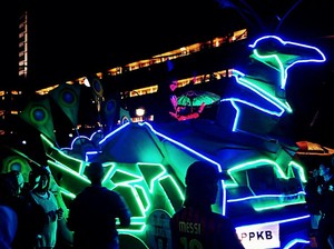 Hujan Deras Iringi Arak-arakan Bandung Light Festival