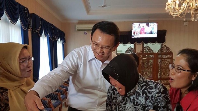 Momen Mesra Ahok dan Risma: Selfie hingga Gotong Royong Menangkan Pilkada