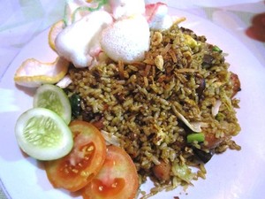 Nasi Goreng Gila Pakai 10 Bahan Campuran yang Bikin Orang Tergila-gila