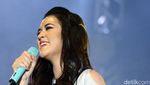 Awas Baper di Konser Raisa Handmade Tour 2016