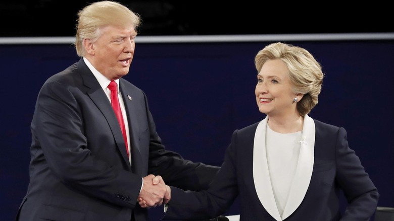 Trump Minta Hillary Mencalonkan Diri Lagi dalam Pilpres 2020 Trump Minta Hillary Mencalonkan Diri Lagi dalam Pilpres 2020