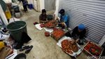 Sepinya Pengunjung di Kios TPS Pasar Jaya Manggarai
