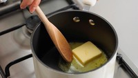 Dengan menambahkan mentega ke wajan saat Anda masak kentang, ini akan membuat kentang lebih cepat matang.  Foto: Getty Images