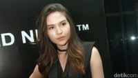 Olivia Jensen terlihat mempesona saat berpose di depan kamera. Gus Mun/detikHOT