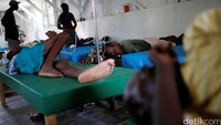 Kemalangan warga Haiti akibat Topan Matthew masih ditambah dengan adanya wabah kolera. Tampak sejumlah warga dirawat di rumah sakit. Carlos Garcia Rawlins/Reuters/detikFoto.
