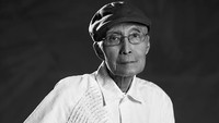 Menurut Sapardi Djoko Damono Membaca puisi di panggung adalah salah satu cara menyebarluaskan sastra. Ia sendiri pernah menggelar pentas  Sapardi Djoko Damono: Puisi Dalam Nada dan Apresiasi Sastra. (Dok. Galeri Indonesia Kaya)