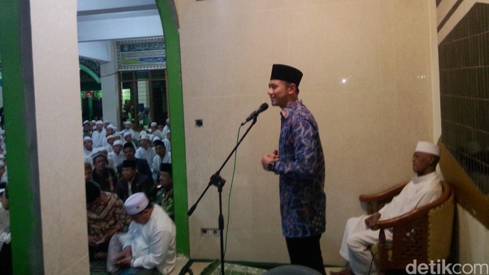 Silaturahmi ke Ponpes Asshidqiyah, Agus-Sylvi Mohon Doa Restu Warga