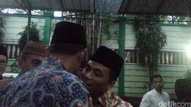 Agus dan Sylviana ke Ponpes Asshidqiyah (Foto: Fida/detikcom)
