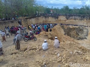 Tambang Emas di Jambi Longsor, 11 Penambang Tertimbun